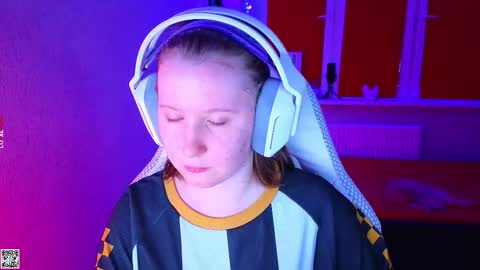 Snapshot of moon_avengers chatting on 11-07-25, 03:12 Lola online show from 11-07-25, 03:12