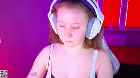 Snapshot of moon_avengers chatting on 11-19-25, 07:08 Lola online show from 11-19-25, 07:08