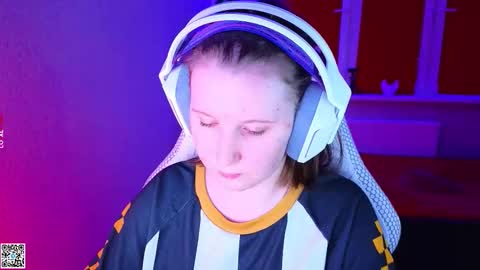 Snapshot of moon_avengers chatting on 11-21-25, 02:16 Lola online show from 11-21-25, 02:16