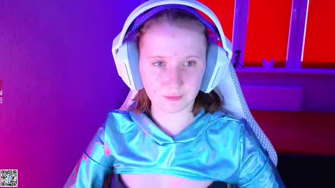 Snapshot of moon_avengers chatting on 11-26-25, 10:16 Lola online show from 11-26-25, 10:16