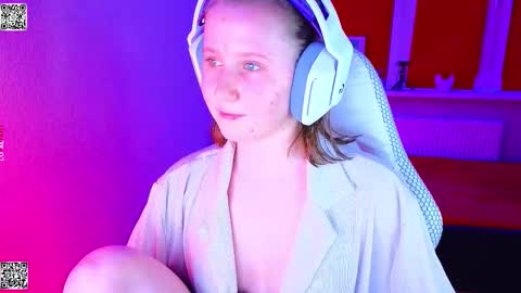 Snapshot of moon_avengers chatting on 11-29-25, 03:26 Lola online show from 11-29-25, 03:26