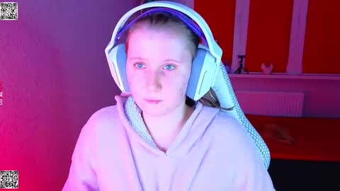 Snapshot of moon_avengers chatting on 11-30-25, 05:06 Lola online show from 11-30-25, 05:06