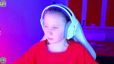 Snapshot of moon_avengers chatting on 12-02-25, 05:41 Lola online show from 12-02-25, 05:41