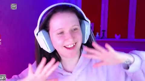 Snapshot of moon_avengers chatting on 12-13-25, 07:53 Lola online show from 12-13-25, 07:53