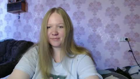 Snapshot of moon_linght000 chatting on 06-05-26, 10:43 moon_linght000 online show from 06-05-26, 10:43