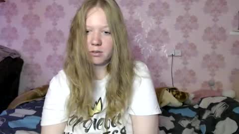 Snapshot of moon_linght000 chatting on 06-08-26, 02:01 moon_linght000 online show from 06-08-26, 02:01