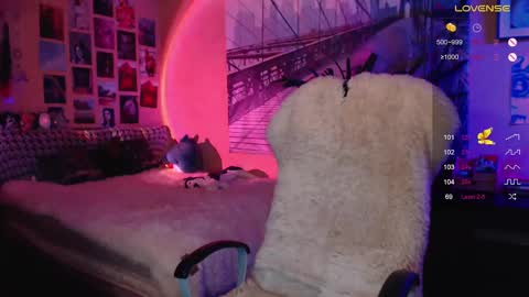 Snapshot of moon_sugar_ chatting on 12-16-24, 07:43 Keira online show from 12-16-24, 07:43