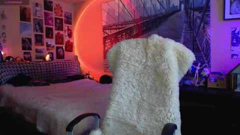 Snapshot of moon_sugar_ chatting on 03-04-25, 01:17 Keira online show from 03-04-25, 01:17