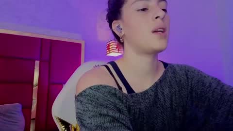 Snapshot of moon_winy chatting on 04-12-26, 11:37 Winy online show from 04-12-26, 11:37