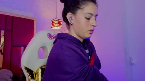 Snapshot of moon_winy chatting on 04-15-26, 11:39 Winy online show from 04-15-26, 11:39