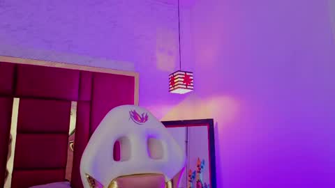 Snapshot of moon_winy chatting on 04-17-26, 11:35 Winy online show from 04-17-26, 11:35