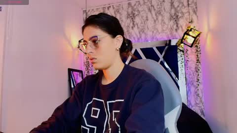 Snapshot of moon_winy chatting on 05-10-26, 02:11 Winy online show from 05-10-26, 02:11