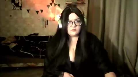 moonfairy2 online show from 04-28-26, 06:13