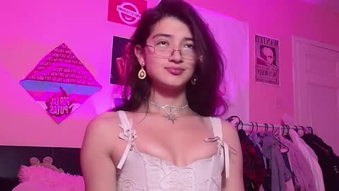 Snapshot of moonfiredance chatting on 03-21-26, 11:19 Nicky online show from 03-21-26, 11:19