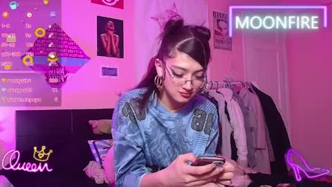Snapshot of moonfiredance chatting on 04-05-26, 01:47 Nicky online show from 04-05-26, 01:47