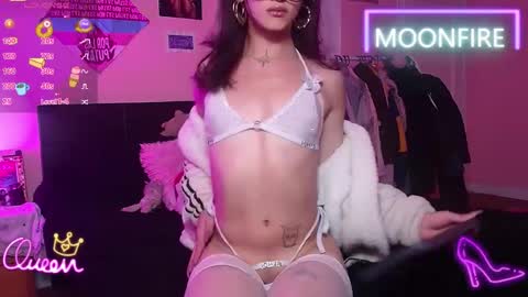 Snapshot of moonfiredance chatting on 05-04-26, 01:01 Nicky online show from 05-04-26, 01:01
