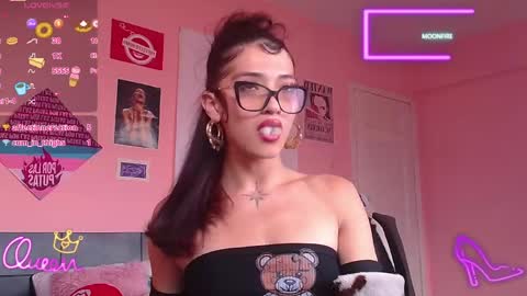 Snapshot of moonfiredance chatting on 05-08-26, 10:04 Nicky online show from 05-08-26, 10:04