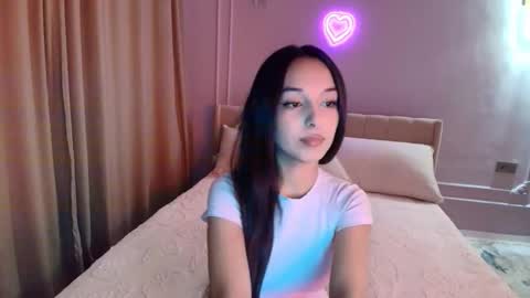 Mia online show from 11-22-25, 11:31