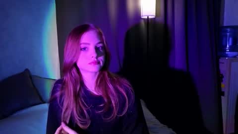 Snapshot of moonlightmaya chatting on 10-15-25, 07:14 Maya online show from 10-15-25, 07:14