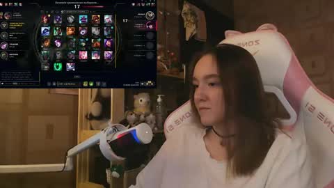 Snapshot of moonlish_siren chatting on 05-15-26, 09:00 Katrin online show from 05-15-26, 09:00