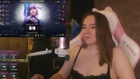 Snapshot of moonlish_siren chatting on 06-14-26, 08:22 Katrin online show from 06-14-26, 08:22