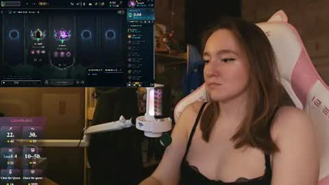 Snapshot of moonlish_siren chatting on 06-15-26, 06:32 Katrin online show from 06-15-26, 06:32