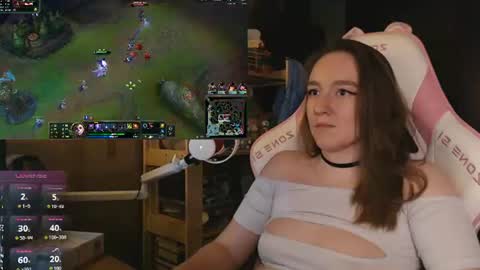 Snapshot of moonlish_siren chatting on 07-08-26, 06:34 Katrin online show from 07-08-26, 06:34
