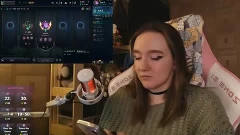 Snapshot of moonlish_siren chatting on 07-12-26, 10:12 Katrin online show from 07-12-26, 10:12