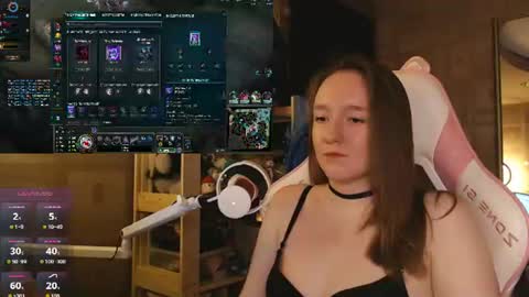 Snapshot of moonlish_siren chatting on 07-15-26, 06:35 Katrin online show from 07-15-26, 06:35