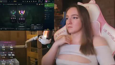 Snapshot of moonlish_siren chatting on 07-21-26, 10:01 Katrin online show from 07-21-26, 10:01