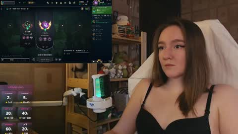 Snapshot of moonlish_siren chatting on 07-27-26, 01:34 Katrin online show from 07-27-26, 01:34