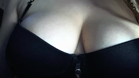 Snapshot of moonrose69 chatting on 07-15-26, 11:15 moonrose69 online show from 07-15-26, 11:15