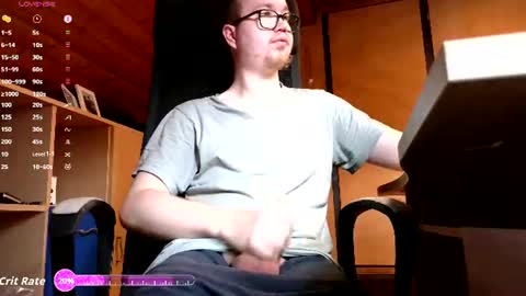 Snapshot of moonsexguy chatting on 06-06-26, 07:13 Flo online show from 06-06-26, 07:13