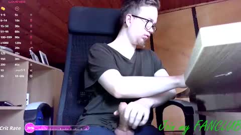 Snapshot of moonsexguy chatting on 06-12-26, 06:56 Flo online show from 06-12-26, 06:56