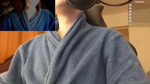 Snapshot of moonsire chatting on 01-12-25, 04:08 Moonsire online show from 01-12-25, 04:08