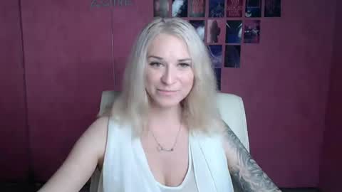 Snapshot of moonsusanna chatting on 07-03-26, 11:27 Susanna online show from 07-03-26, 11:27