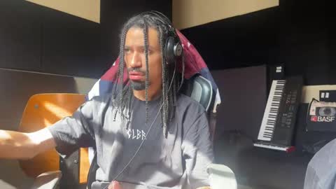 Snapshot of morebemdotad chatting on 05-16-26, 02:05 Diego online show from 05-16-26, 02:05