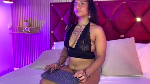 Snapshot of morena3000 chatting on 02-11-26, 08:36 Morticia online show from 02-11-26, 08:36