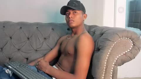 Snapshot of morenitodigno chatting on 10-11-25, 06:06 Mmorenito online show from 10-11-25, 06:06