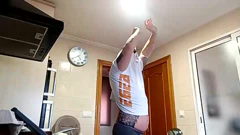 Snapshot of morfeo6 chatting on 12-16-25, 09:14 morfeo6 online show from 12-16-25, 09:14