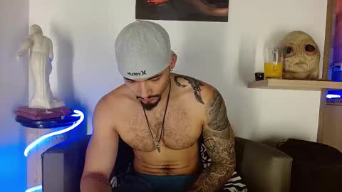 Snapshot of morgann_jones chatting on 11-12-25, 08:08 morgan online show from 11-12-25, 08:08