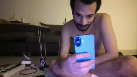 Snapshot of moss127 chatting on 01-25-25, 04:24 twennysevv27 online show from 01-25-25, 04:24