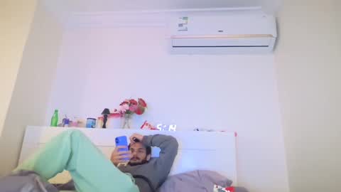 Snapshot of moss127 chatting on 01-29-25, 03:12 twennysevv27 online show from 01-29-25, 03:12