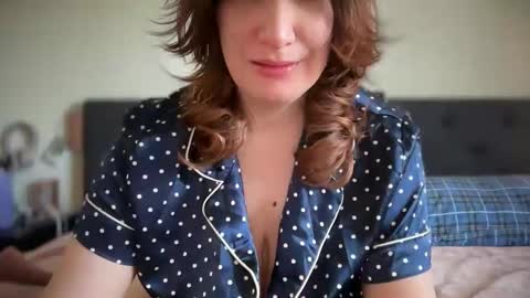 Snapshot of mossy_mommy chatting on 05-08-26, 12:43 Mossy Mommy online show from 05-08-26, 12:43