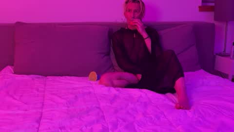 Snapshot of motobunny_sea chatting on 01-08-26, 03:42 MotoBunny online show from 01-08-26, 03:42