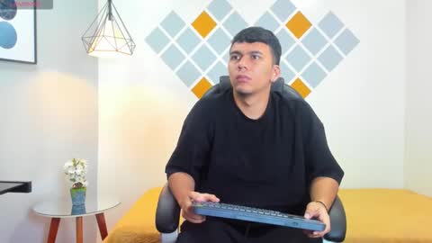 Mou Fly online show from 10-04-25, 11:30