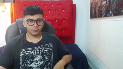 Mou Fly online show from 11-04-25, 11:42