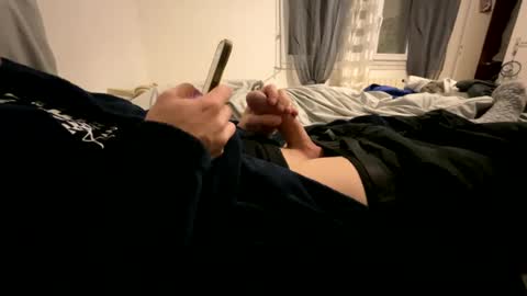 Snapshot of mouillelenos chatting on 01-19-25, 06:32 CamO online show from 01-19-25, 06:32