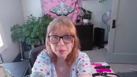 Snapshot of mousiegirl chatting on 06-22-26, 08:17 Mousie online show from 06-22-26, 08:17
