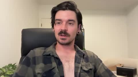 Snapshot of moustachematt chatting on 06-25-26, 03:50 moustachematt online show from 06-25-26, 03:50